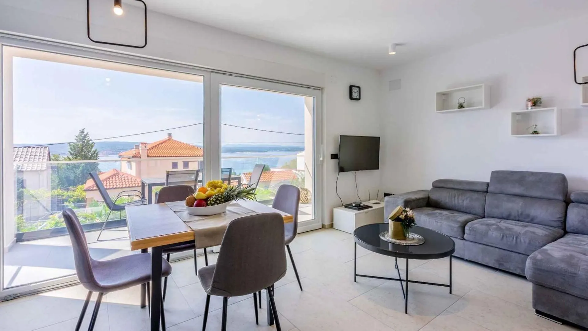 Apartment In Crikvenica 41679 0*,
