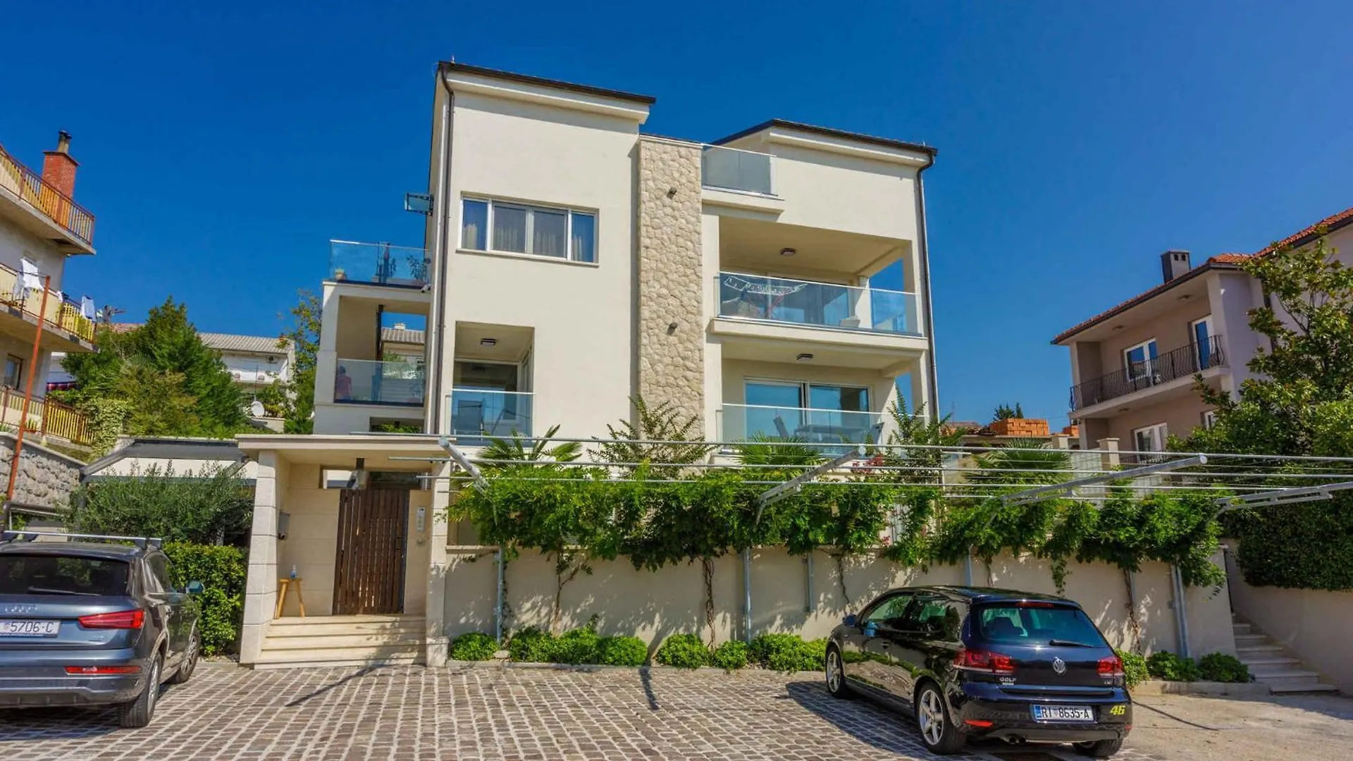 Apartment In Crikvenica 41679 0*,